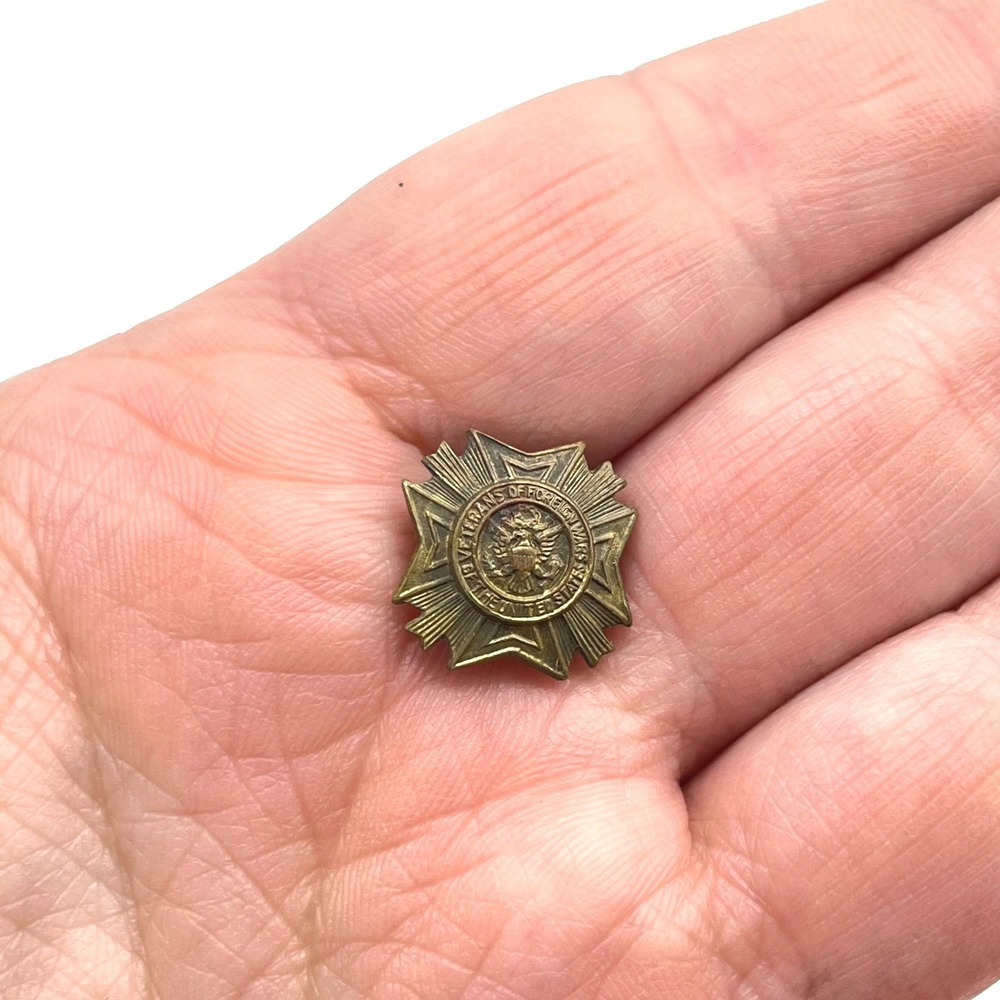 Vintage VFW Veterans of Foreign Wars Lapel Pin Screw Back Bronze Tone Insignia